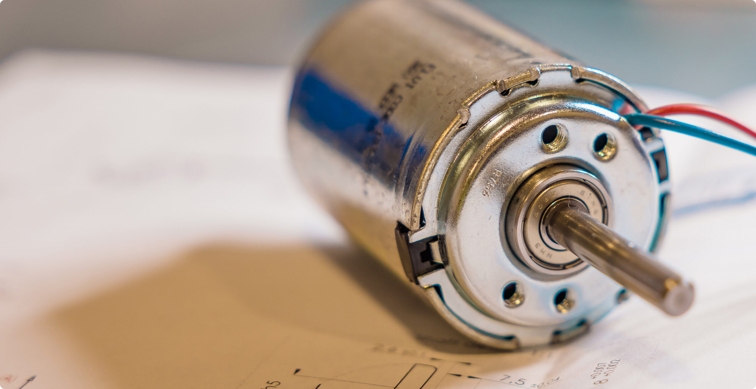 Motoriduttori CC con perni, cablaggi e flange personalizzabili